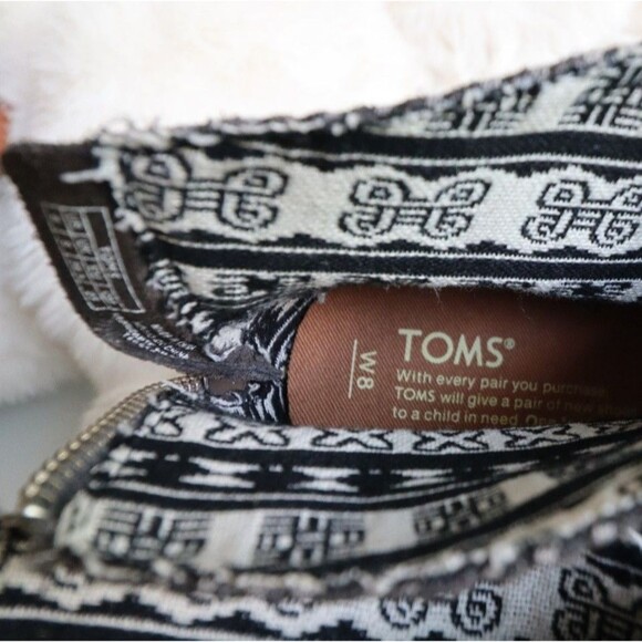 Last Price! TOMS Women Sz 8 Ankle Boot Suede Grey Wedge Booties Tassels Western - Picture 5 of 9